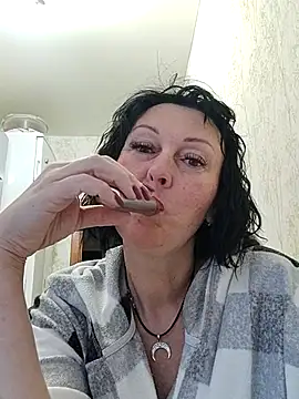 Snapshot of HelgaDennis chatting on 11, 4, 2026 HelgaDennis online show from 11, 4, 2026