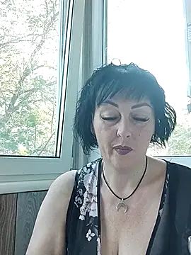 HelgaDennis online show from 6, 8, 2026