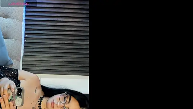 Snapshot of _emily_gilll_ chatting on 27, 3, 2026 emily gilll online show from 27, 3, 2026