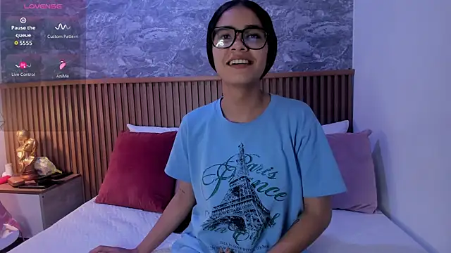 Snapshot of alina_sauvage chatting on 29, 4, 2026 alina sauvage online show from 29, 4, 2026