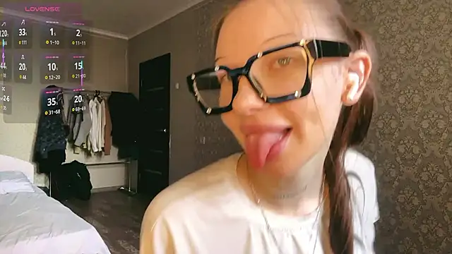 Snapshot of honeywander chatting on 28, 3, 2026 honeywander online show from 28, 3, 2026