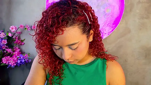 Snapshot of lara_curly chatting on 17, 6, 2026 lara curly online show from 17, 6, 2026