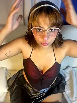 Snapshot of LeylaKnox chatting on 27, 3, 2026 LeylaKnox online show from 27, 3, 2026