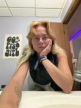 Snapshot of skinnyvan1lla chatting on 5, 8, 2026 skinnyvan1lla online show from 5, 8, 2026