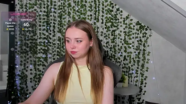 Snapshot of Vanessa_Williamsonn chatting on 4, 7, 2026 Vanessa Williamsonn online show from 4, 7, 2026