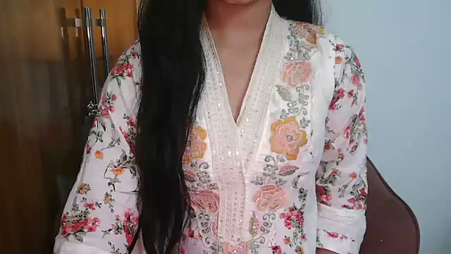 Snapshot of urvashi_rai chatting on 2, 8, 2026 urvashi rai online show from 2, 8, 2026