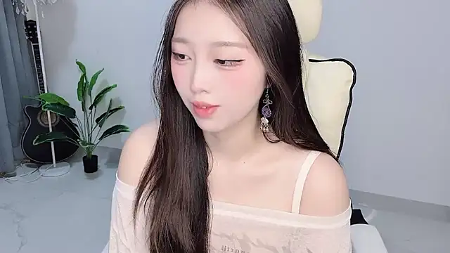 Snapshot of Yukiy8877 chatting on 2, 4, 2026 Yukiy8877 online show from 2, 4, 2026