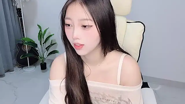 Snapshot of Yukiy8877 chatting on 2, 4, 2026 Yukiy8877 online show from 2, 4, 2026