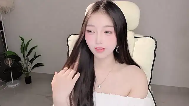Snapshot of Yukiy8877 chatting on 8, 4, 2026 Yukiy8877 online show from 8, 4, 2026