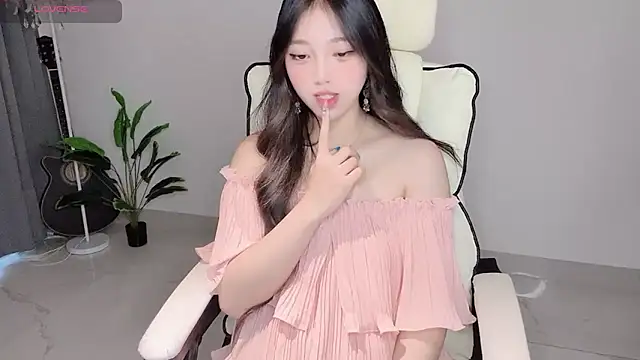 Snapshot of Yukiy8877 chatting on 6, 5, 2026 Yukiy8877 online show from 6, 5, 2026