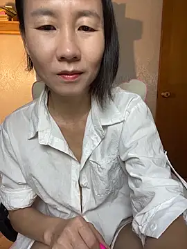 lilysister66 online show from 19, 6, 2026