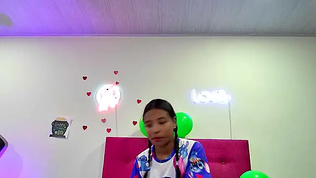 Snapshot of Ellie_Cute7 chatting on 23, 3, 2026 Ellie Cute7 online show from 23, 3, 2026