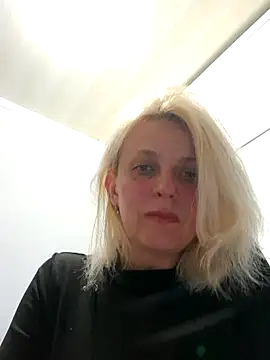 MiaLove183 online show from 9, 5, 2026