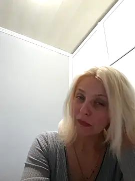 Snapshot of MiaLove183 chatting on 6, 6, 2026 MiaLove183 online show from 6, 6, 2026