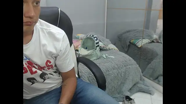 Snapshot of DominantBoy4 chatting on 29, 4, 2026 DominantBoy4 online show from 29, 4, 2026