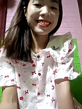 Snapshot of AmyLinee01 chatting on 27, 4, 2026 AmyLinee01 online show from 27, 4, 2026