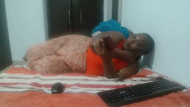 Snapshot of Lucia-boobs chatting on 7, 4, 2026 Lucia-boobs online show from 7, 4, 2026