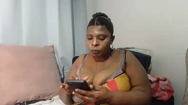 Lucia-boobs online show from 6, 8, 2026