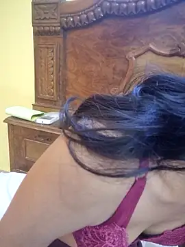 Curvy Amyra online show from 7, 5, 2026