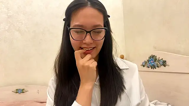 Snapshot of ayanovae chatting on 23, 3, 2026 ayanovae online show from 23, 3, 2026