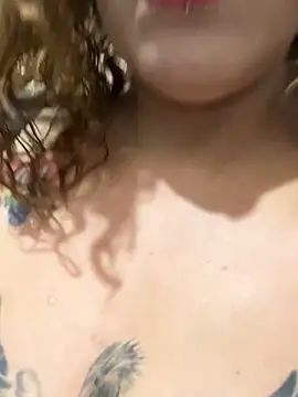 Snapshot of MiaHotboobs chatting on 5, 4, 2026 MiaHotboobs online show from 5, 4, 2026