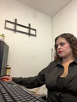 Snapshot of MiaHotboobs chatting on 21, 4, 2026 MiaHotboobs online show from 21, 4, 2026