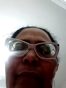 sexymomsn online show from 15, 4, 2026