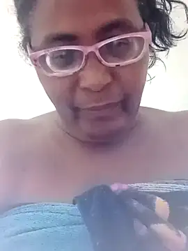 sexymomsn online show from 5, 8, 2026