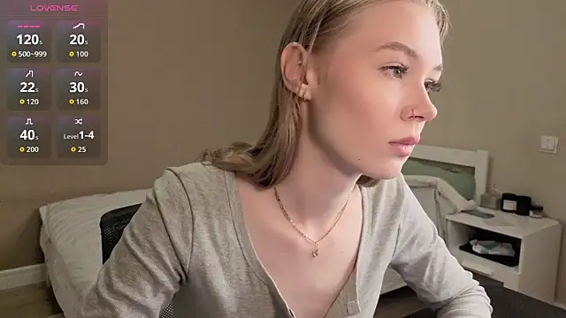 Snapshot of Sellina_moon chatting on 22, 4, 2026 Sellina moon online show from 22, 4, 2026