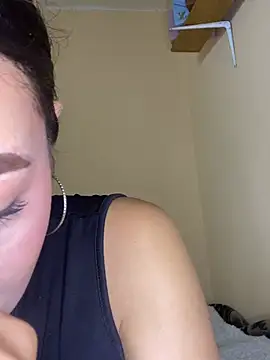 Snapshot of Itze_Mua chatting on 6, 4, 2026 Itze Mua online show from 6, 4, 2026