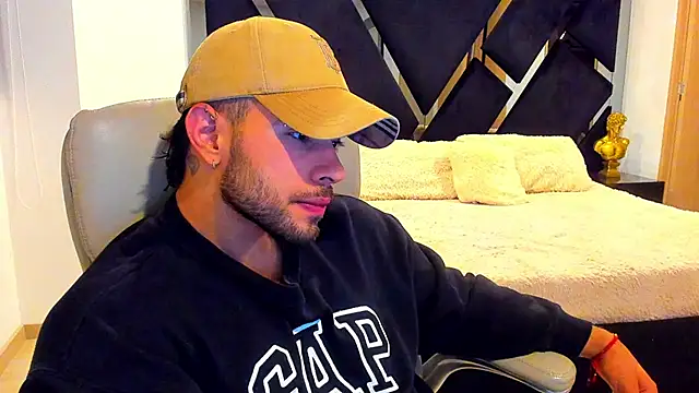 Snapshot of Raytorres chatting on 9, 7, 2026 Raytorres online show from 9, 7, 2026