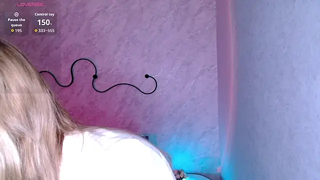 Snapshot of LulyDOLL chatting on 10, 4, 2026 LulyDOLL online show from 10, 4, 2026