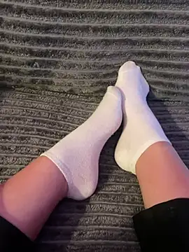 Snapshot of LilouPieds chatting on 7, 5, 2026 LilouPieds online show from 7, 5, 2026