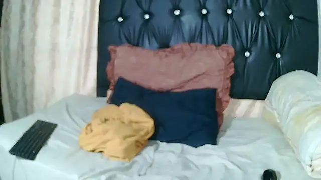 Snapshot of SexySlimMelanin7 chatting on 6, 5, 2026 SexySlimMelanin7 online show from 6, 5, 2026