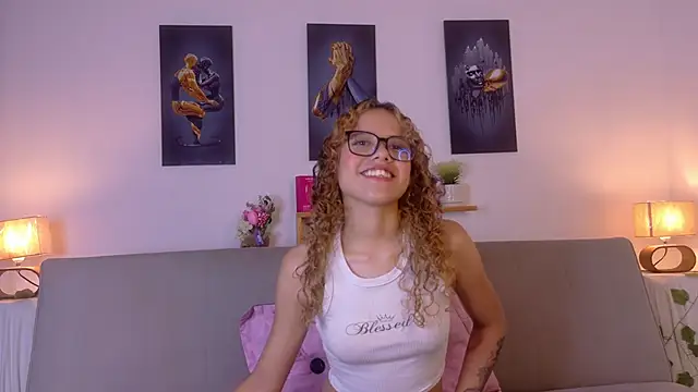 Snapshot of lia_valmont_01 chatting on 25, 5, 2026 lia valmont 01 online show from 25, 5, 2026