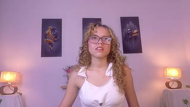 Snapshot of lia_valmont_01 chatting on 13, 6, 2026 lia valmont 01 online show from 13, 6, 2026