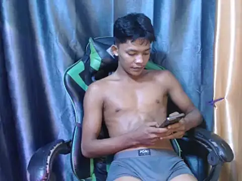 Snapshot of pinoy_lowey18 chatting on 4, 5, 2026 pinoy lowey18 online show from 4, 5, 2026