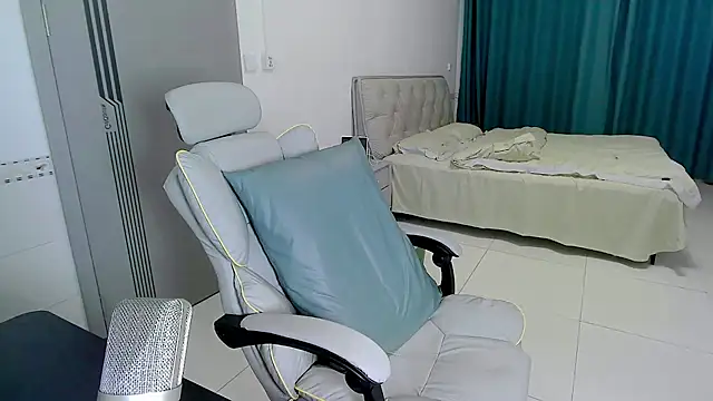 Snapshot of zzzzppp3 chatting on 7, 8, 2026 zzzzppp3 online show from 7, 8, 2026