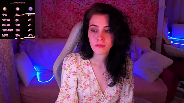 Snapshot of CurleyBlueEyes chatting on 24, 3, 2026 CurleyBlueEyes online show from 24, 3, 2026