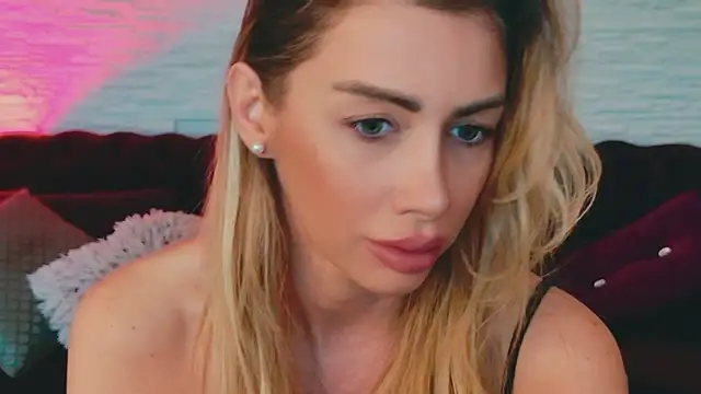 Snapshot of AngelWooW chatting on 6, 4, 2026 AngelWooW online show from 6, 4, 2026