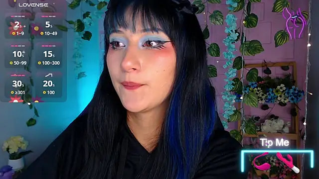 Snapshot of eyes_moonn chatting on 10, 4, 2026 eyes moonn online show from 10, 4, 2026