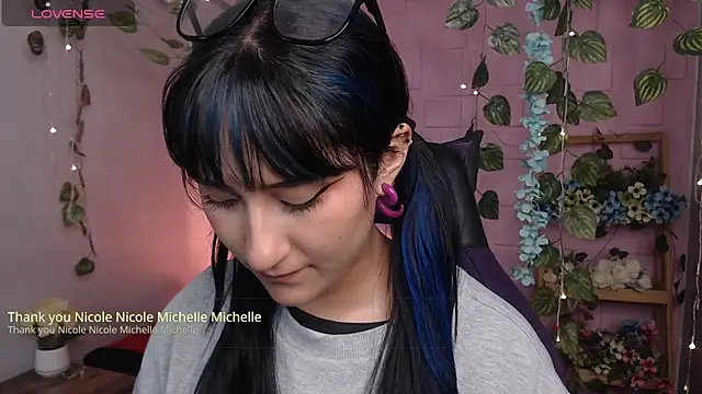 Snapshot of eyes_moonn chatting on 11, 4, 2026 eyes moonn online show from 11, 4, 2026