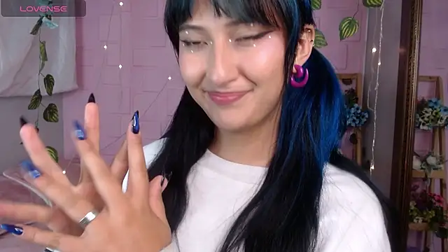 Snapshot of eyes_moonn chatting on 28, 4, 2026 eyes moonn online show from 28, 4, 2026