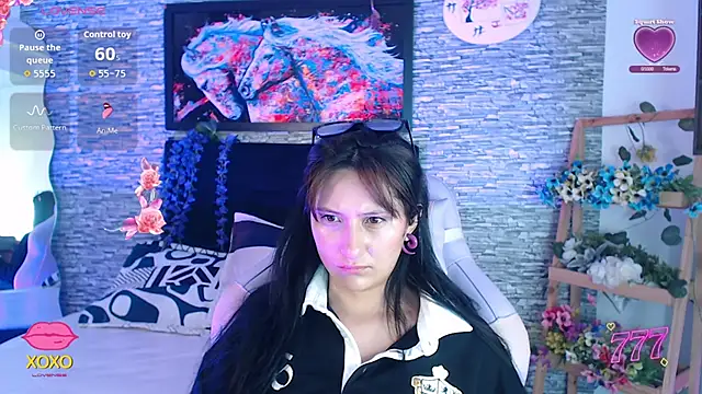 Snapshot of eyes_moonn chatting on 19, 6, 2026 eyes moonn online show from 19, 6, 2026