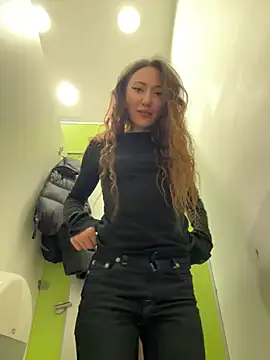 Snapshot of SaintSquirt chatting on 22, 4, 2026 SaintSquirt online show from 22, 4, 2026