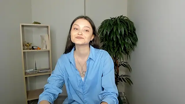 Snapshot of GussieGoold chatting on 24, 3, 2026 GussieGoold online show from 24, 3, 2026