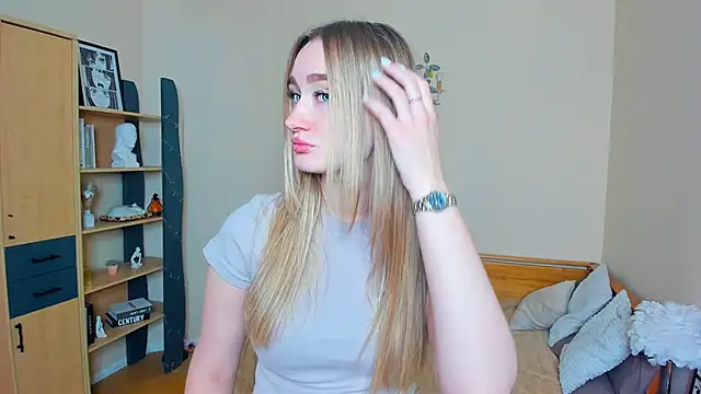 Snapshot of VioletteClaire chatting on 9, 5, 2026 VioletteClaire online show from 9, 5, 2026