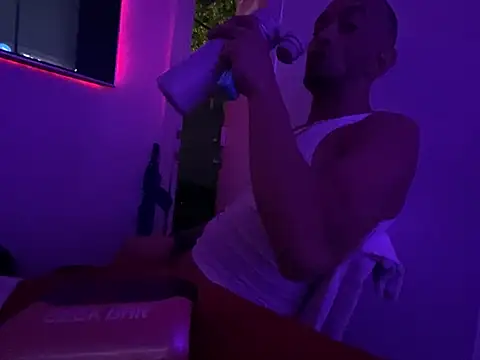 Snapshot of hpcouplee420 chatting on 5, 4, 2026 hpcouplee420 online show from 5, 4, 2026