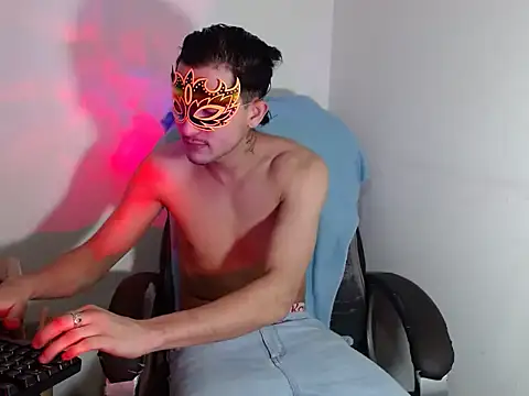 SexyboyHot2000 online show from 6, 5, 2026
