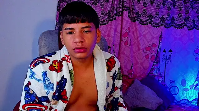 Snapshot of Aless_bigg chatting on 6, 4, 2026 Aless bigg online show from 6, 4, 2026